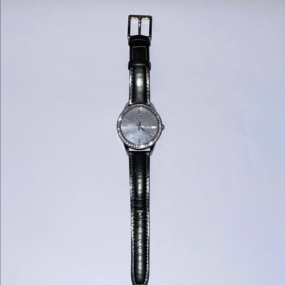DKNY Women’s watch with silver case. Mother of Pearl dial. - Picture 1 of 7